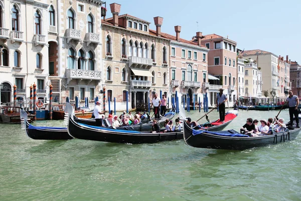 Venice Olaszország 2018 Március Velencei Gondolier Lovaglás Gondola Canal Grande — Stock Fotó