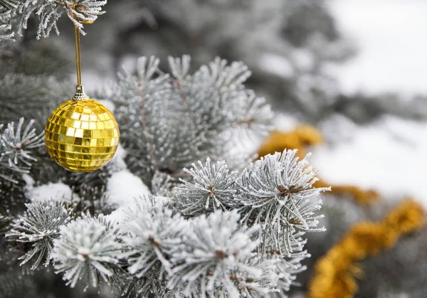 Nyårsleksaker Och Tinsel Tallgren Naturlandskap — Stockfoto