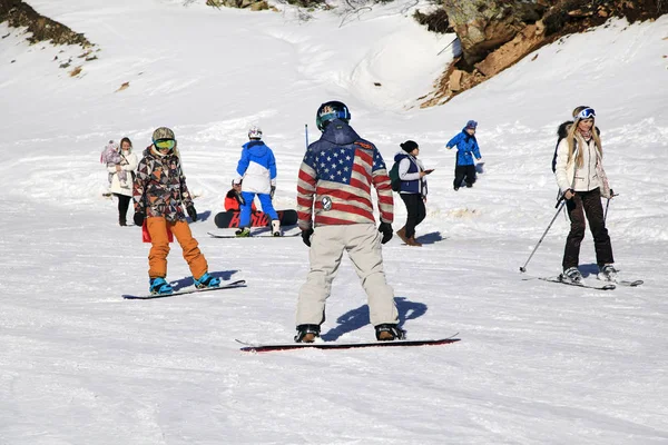 Krasnaya Polyana Russia December 2017 Ski Resort Snowboarder Bright Suit — Stock Photo, Image