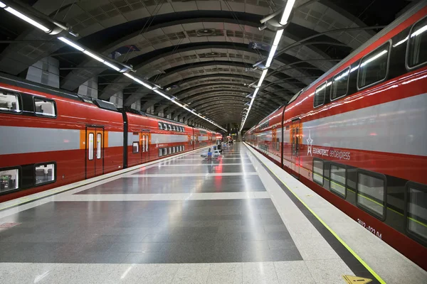 Moskova, Rusya, Aralık 16, 2017: yeni elektrikli tren Aeroexpress Vnukovo Havaalanı. Editoryal.