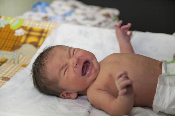 Новонароджена Дитина Семиденна Дитина Бреше Плаче Роздягальні — стокове фото