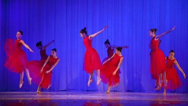 Tiyatro stüdyosu, modern koreografi, dansçılar