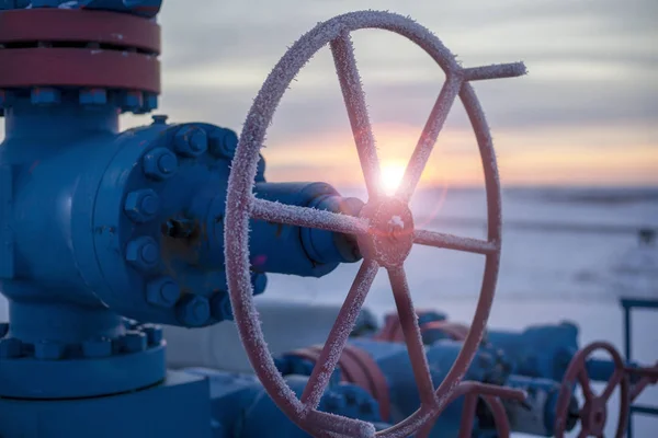 Oil, gas industry. Group wellheads and valve armature — Stock Photo, Image