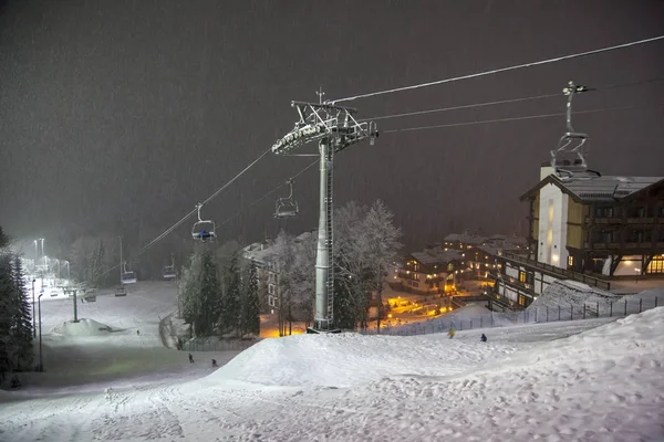 Kayak Merkezi Kayak Gece Kar Yağışı — Stok fotoğraf