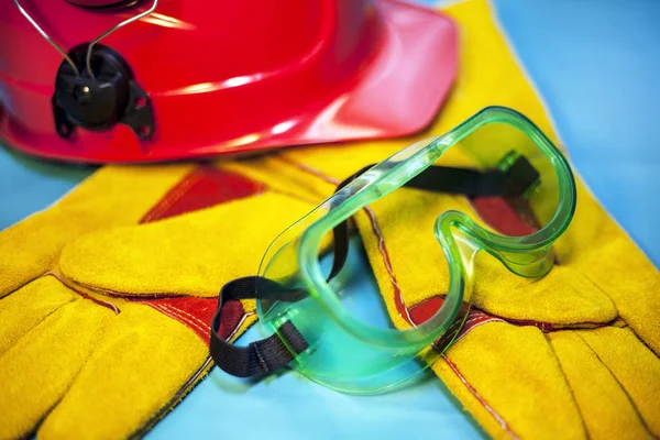 İş güvenliği ve sağlığı kavramı. Maske Kaynakçı tekrar