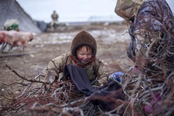 L'extrême nord, Yamal, le pâturage des Nenets, les enfants — Photo