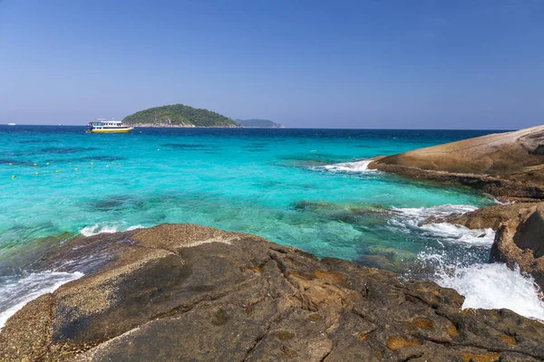 Ilhas semelhantes, Tailândia. Paisagem tropical . — Fotografia de Stock