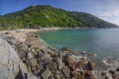 Phuket, Tayland. Yanui plajı güneşli bir günde. 