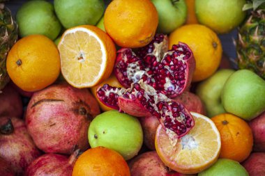 Meyve arka planı, elmalar, açık nar, portakal