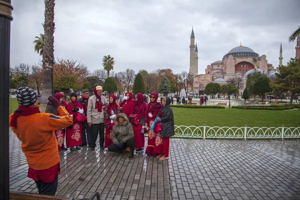 İstanbul, Türkiye - 4 Aralık 2019: Sultanahmet Camii. Anne! — Stok fotoğraf