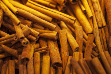 Eski İstanbul pazarı, çeşitli doğu tatlıları, tarçın