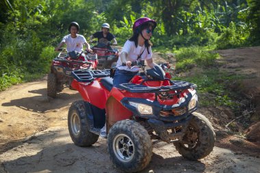 Atvs 'de Çinli turistler