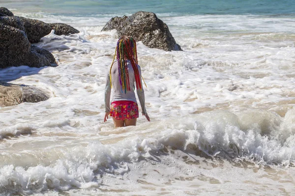 Beau paysage tropical, mer bleue et sable blanc, enfants — Photo