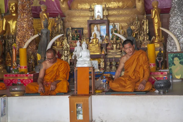 Gran Buda Phuket. Esa es una de las más importantes de la isla. —  Fotos de Stock