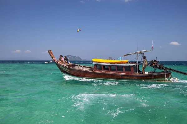 Geleneksel Tayland teknesi — Stok fotoğraf