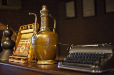 İstanbul 'da eski pazar, eski bakır sürahi