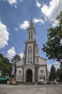 Ho 'daki Tan Dinh Kilisesi' nin Noel süslemeleri ve iç mimarisi. 