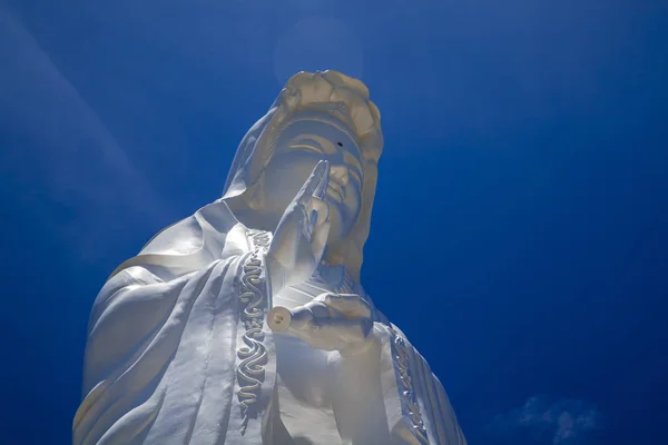 Статуя Будды Бодхисаттвы Милосердия в Линь Унге — стоковое фото