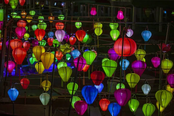 海安市。越南。旧亚洲人街上的纸制灯笼 — 图库照片