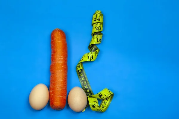 Problemas masculinos, Concepto - el tamaño de un pene masculino, zanahoria con t — Foto de Stock