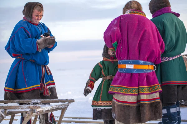 俄罗斯纳迪姆 2020年2月23日 远北亚马尔半岛驯鹿牧民节 当地居民穿着涅涅茨民族服装 — 图库照片