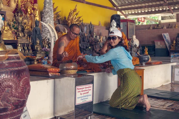 Phuket Thailand December 2019 Buddhastatyn Sitter Toppen Nakkerd Hills Big — Stockfoto