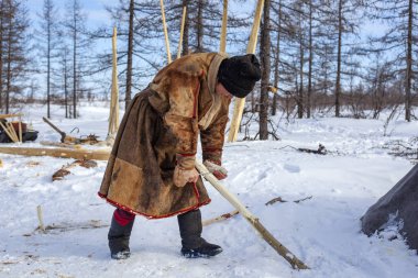 Kuzeydeki insanlar tarafından tuvalet kağıdı yerine elle yapılan küçük talaş odunları.,