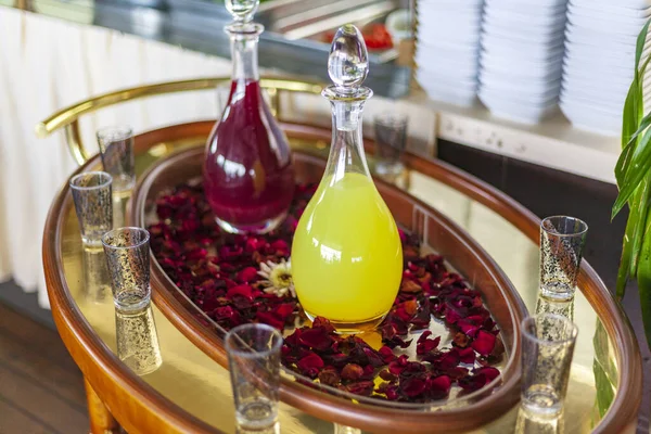 Türkei Istanbul Alter Markt Traditionelles Türkisches Getränk Glasflaschen Auf Dem — Stockfoto