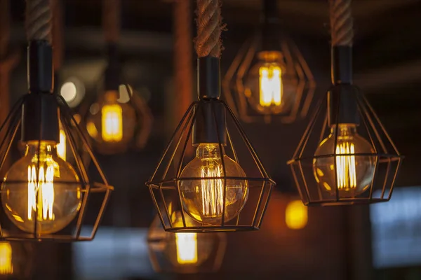 Lanternes Antiques Ampoules Décoratives Style Edison Antique Sur Fond Sombre — Photo