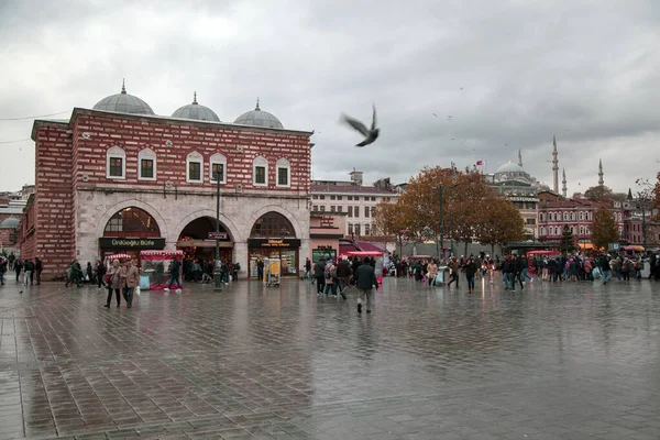 Türkiye Stanbul Aralık 2019 Türk Bayraklı Beyazit Meydanı Beyazit Meydanında — Stok fotoğraf