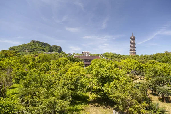 白定寺 Bai Dinh Pagoda 越南宁边一座美丽的大寺庙建筑群 — 图库照片