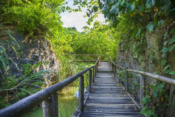 Tam Coc Nationalpark Holzbrücke Einem Wunderschönen Ort — Stockfoto