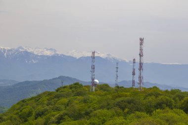 4G ve 5G Hücre siteleri, iletişim direği, uydu iletişim antenleri, kentsel alandaki iletişim sistemlerinin geliştirilmesi. Kopya uzayı