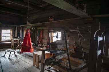 Kizhi adası, Onega Gölü, Karelia, Rusya-18 Eylül 2019: 17. yüzyılda yaşamış eski bir Rus evinin içi olan Kizhi Pogost 'taki Bakire' nin Aracı Ortodoks Kilisesi 'nde.