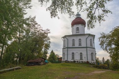 Karelia, Rusya. Kutsal Yükseliş skecinde Sekirnaya Dağı 'ndaki Ascension kilisesi deniz feneri. Solovetsky Manastırı.
