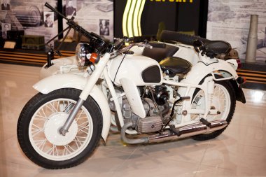 Rusya, Kamensk-Shakhtinsky - 13 Ekim 2017: SSCB Müzesi, askeri motosiklet ve 2. Dünya Savaşı makineli tüfeği