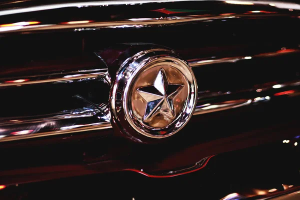 アンティークブラック自動車 自動車部品 バンパー 古い車のヘッドライト — ストック写真