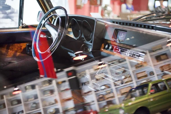 アンティークブラック自動車 自動車部品 バンパー 古い車のヘッドライト — ストック写真