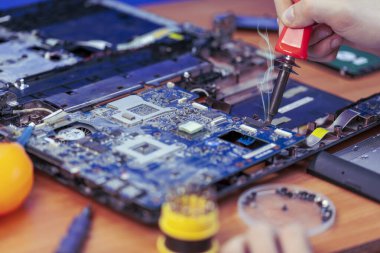  bilgisayar donanımı, cep telefonu, elektronik, onarım, güncelleme ve teknoloji kavramı.