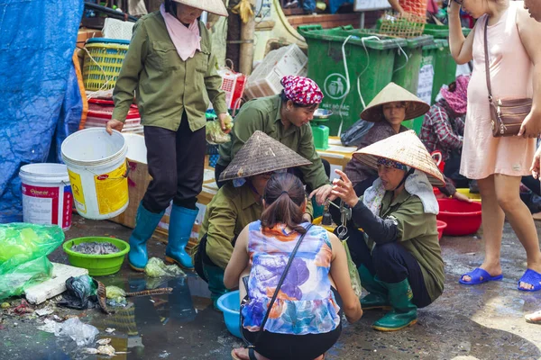 Cat Adası Vietnam 2019 Merkezi Pazar Meyve Sebze Satıcıları Deniz — Stok fotoğraf