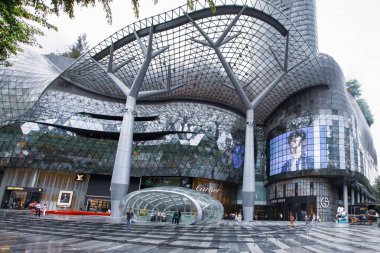 Singapur, 12 Mayıs 2017, Ion Orchard Singapur Alışveriş Merkezi. Büyük panoramik