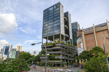 Singapur, Singapur 4 Eylül 2014: Şehir merkezi Singapur, ParkRoyal Hotel, çevre dostu binalar,.