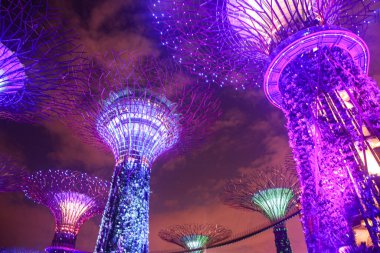 MARINA BAY, SINGAPORE 4 Eylül 2019 Singapur Şehir Binası, Gece Şehri manzarası