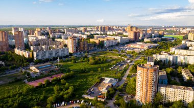  Rostov-on-Don, Rusya, 24 Mayıs 2020 Rostov-on-Don hava görüntüsü. Komarovo Bulvarı, Voroshilovsky Bölgesi, Don 'daki Rostov şehrinin Panoraması