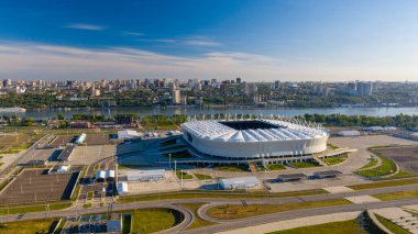 Rusya, Rostov-on-Don, 25 Mayıs 2020: Rostov-on-Don 'un merkezi kısmının panoramik görüntüsü. Stadyum, hava manzarası, Don nehri..