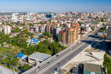 Rostov-on-Don, Rusya, 20 Mart 2020: Rostov-on-Don, Don Nehri 'nin havadan görünüşü, köprü ve şehir seti