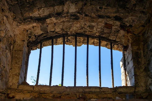 Textura Antigua Pared Ladrillo Rejilla Hierro Lugar Una Ventana Antigua — Foto de Stock