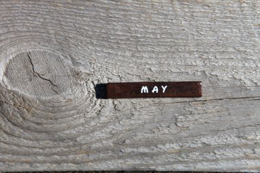 Eski tahta ayın adıyla tahta küp. Mayıs