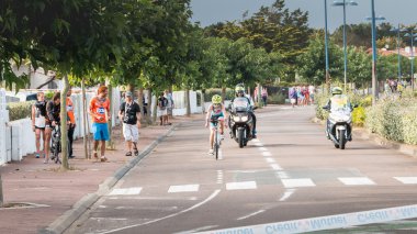 bisikletçiler düz bir yol bisikleti yarışı için