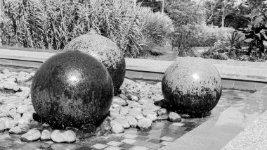 Yüzme taş küre çeşmeler